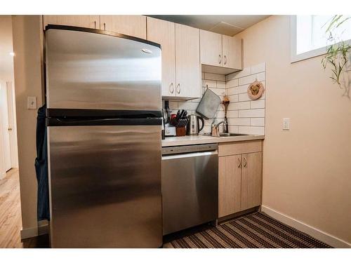 56 Trent Road West, Lethbridge, AB - Indoor Photo Showing Kitchen