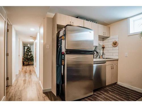 56 Trent Road West, Lethbridge, AB - Indoor Photo Showing Kitchen