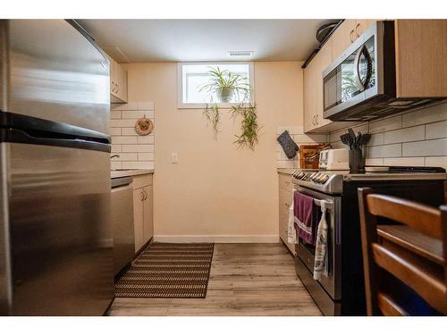 56 Trent Road West, Lethbridge, AB - Indoor Photo Showing Kitchen