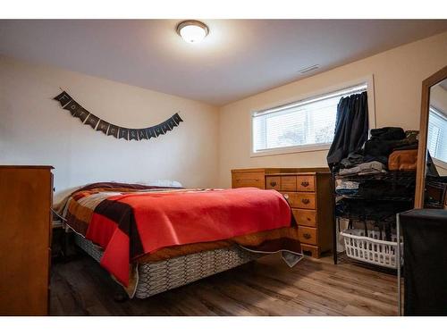 56 Trent Road West, Lethbridge, AB - Indoor Photo Showing Bedroom