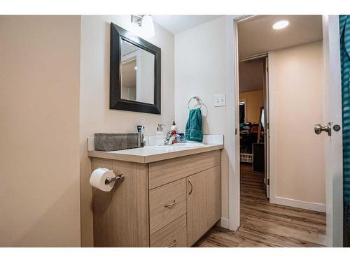 56 Trent Road West, Lethbridge, AB - Indoor Photo Showing Bathroom