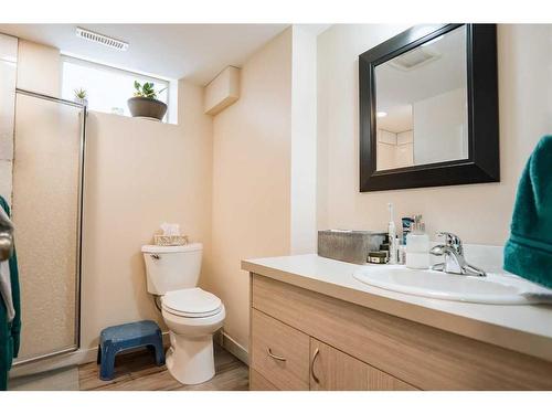 56 Trent Road West, Lethbridge, AB - Indoor Photo Showing Bathroom