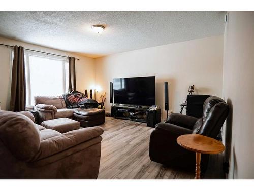 56 Trent Road West, Lethbridge, AB - Indoor Photo Showing Living Room