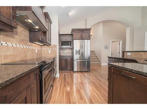 145 Sixmile Common South, Lethbridge, AB - Indoor Photo Showing Kitchen With Upgraded Kitchen