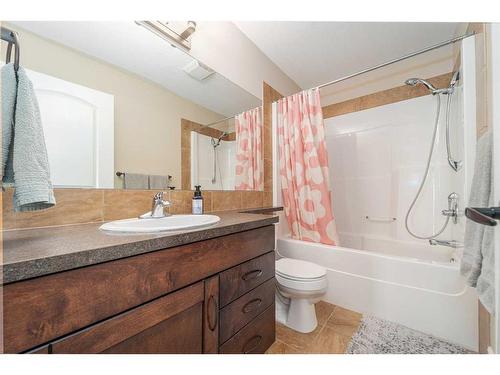 145 Sixmile Common South, Lethbridge, AB - Indoor Photo Showing Bathroom