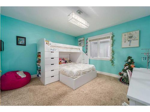 145 Sixmile Common South, Lethbridge, AB - Indoor Photo Showing Bedroom