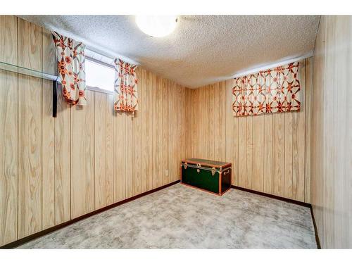 924 7 Street North, Lethbridge, AB - Indoor Photo Showing Other Room