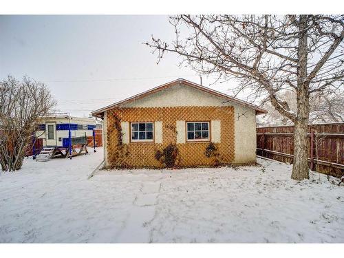 924 7 Street North, Lethbridge, AB - Outdoor