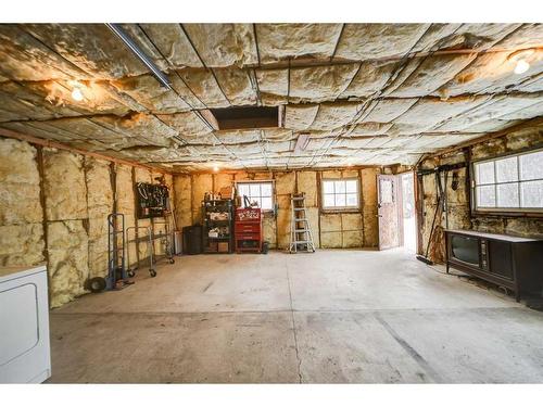 924 7 Street North, Lethbridge, AB - Indoor Photo Showing Basement