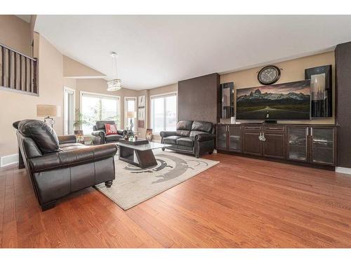 346 Sixmile Ridge South, Lethbridge, AB - Indoor Photo Showing Living Room