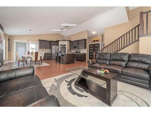 346 Sixmile Ridge South, Lethbridge, AB - Indoor Photo Showing Living Room