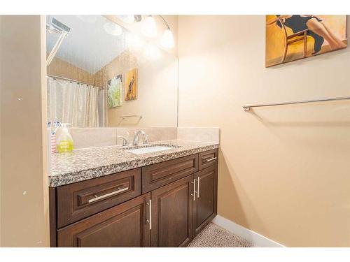 346 Sixmile Ridge South, Lethbridge, AB - Indoor Photo Showing Bathroom