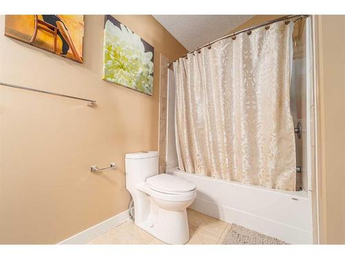 346 Sixmile Ridge South, Lethbridge, AB - Indoor Photo Showing Bathroom