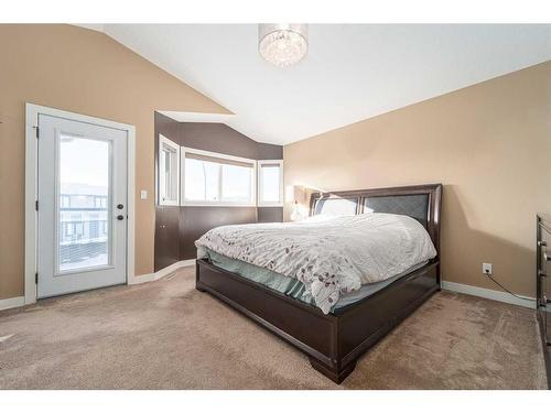 346 Sixmile Ridge South, Lethbridge, AB - Indoor Photo Showing Bedroom