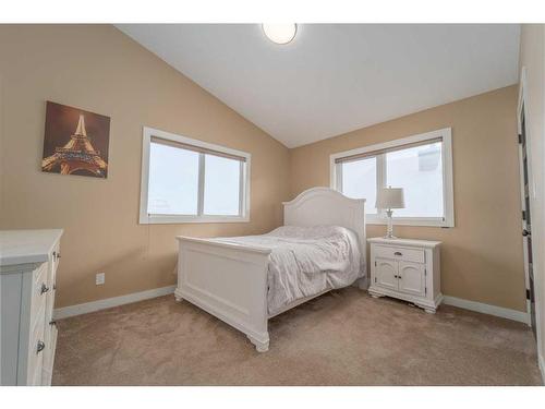 346 Sixmile Ridge South, Lethbridge, AB - Indoor Photo Showing Bedroom