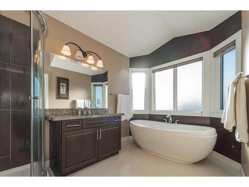 346 Sixmile Ridge South, Lethbridge, AB - Indoor Photo Showing Bathroom