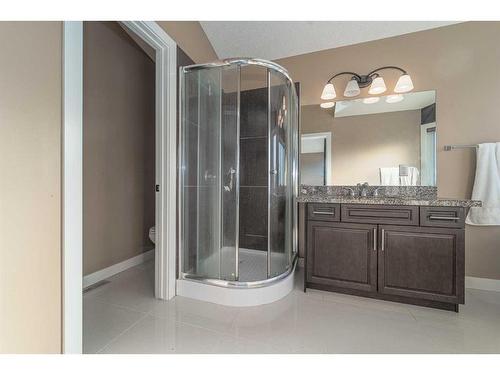 346 Sixmile Ridge South, Lethbridge, AB - Indoor Photo Showing Bathroom