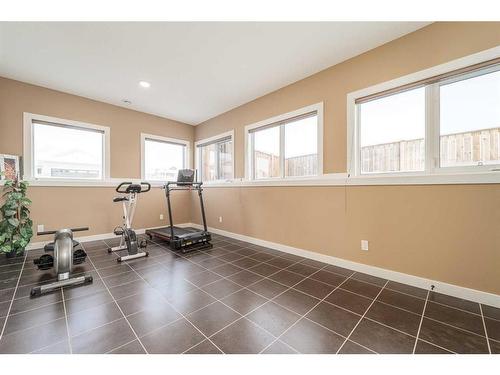 346 Sixmile Ridge South, Lethbridge, AB - Indoor Photo Showing Gym Room