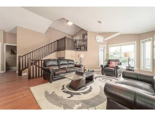 346 Sixmile Ridge South, Lethbridge, AB - Indoor Photo Showing Living Room