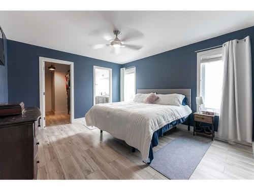 560 Aquitania Boulevard West, Lethbridge, AB - Indoor Photo Showing Bedroom