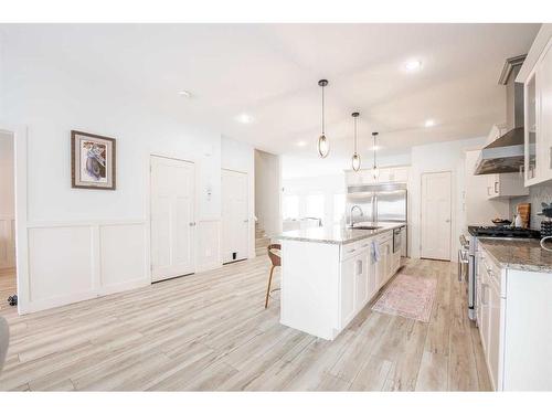 560 Aquitania Boulevard West, Lethbridge, AB - Indoor Photo Showing Kitchen With Upgraded Kitchen