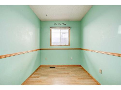 332 Leaside Avenue South, Lethbridge, AB - Indoor Photo Showing Other Room