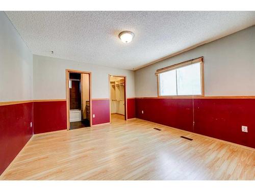 332 Leaside Avenue South, Lethbridge, AB - Indoor Photo Showing Other Room