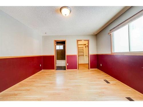 332 Leaside Avenue South, Lethbridge, AB - Indoor Photo Showing Other Room