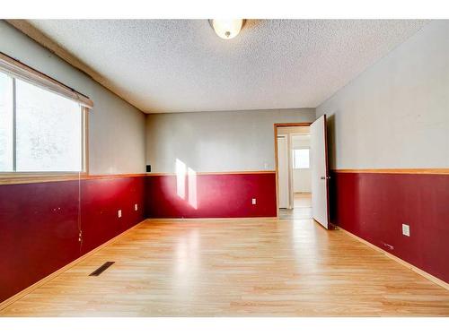 332 Leaside Avenue South, Lethbridge, AB - Indoor Photo Showing Other Room