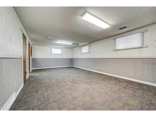 332 Leaside Avenue South, Lethbridge, AB - Indoor