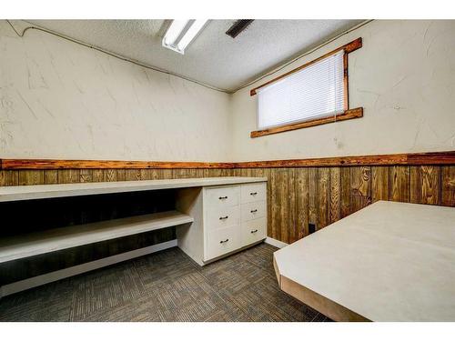 332 Leaside Avenue South, Lethbridge, AB - Indoor Photo Showing Other Room