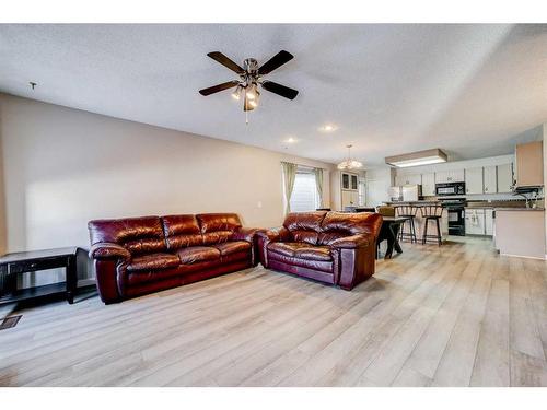 332 Leaside Avenue South, Lethbridge, AB - Indoor Photo Showing Living Room