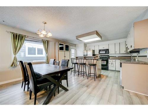 332 Leaside Avenue South, Lethbridge, AB - Indoor Photo Showing Dining Room