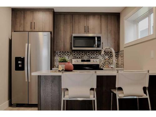 1135 Coalbrook Place West, Lethbridge, AB - Indoor Photo Showing Kitchen