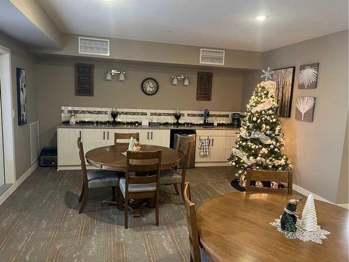 209-173 Fairmont Boulevard South, Lethbridge, AB - Indoor Photo Showing Dining Room