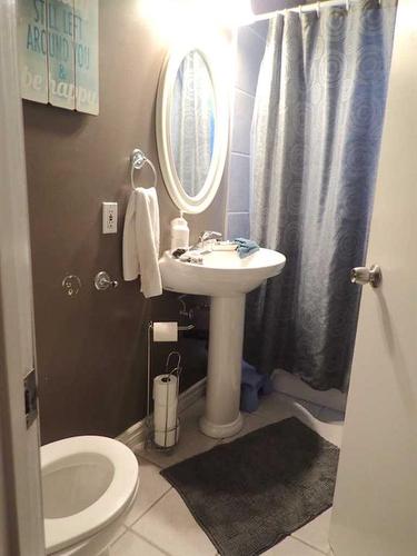 5319 43 Avenue South, Taber, AB - Indoor Photo Showing Bathroom