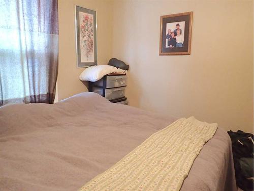 5319 43 Avenue South, Taber, AB - Indoor Photo Showing Bedroom