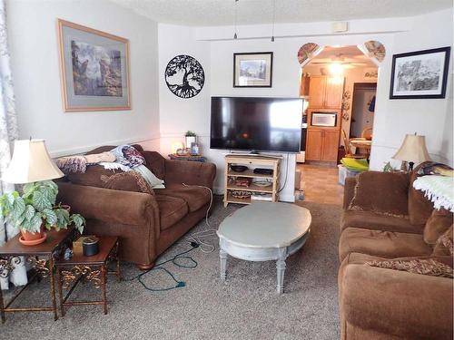 5319 43 Avenue South, Taber, AB - Indoor Photo Showing Living Room