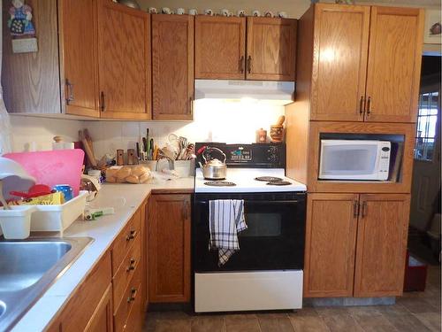 5319 43 Avenue South, Taber, AB - Indoor Photo Showing Kitchen