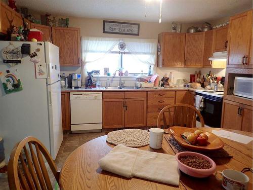 5319 43 Avenue South, Taber, AB - Indoor Photo Showing Kitchen With Double Sink