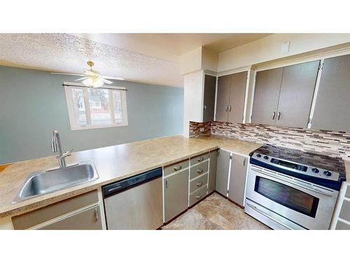 1304 18 Street South, Lethbridge, AB - Indoor Photo Showing Kitchen