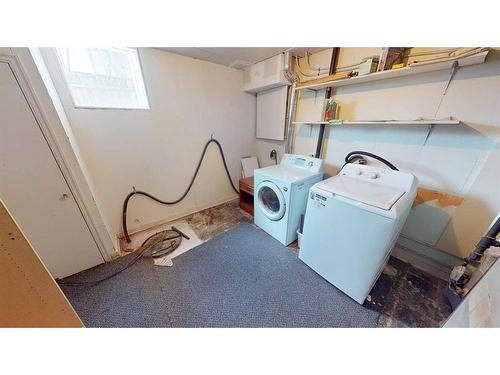 1304 18 Street South, Lethbridge, AB - Indoor Photo Showing Laundry Room