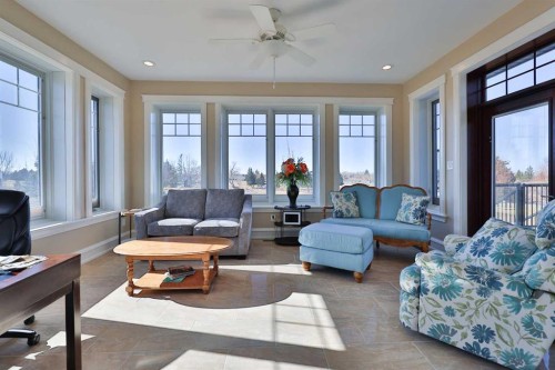 28 Cobblestone Lane, Raymond, AB - Indoor Photo Showing Living Room