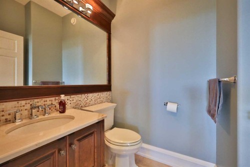 28 Cobblestone Lane, Raymond, AB - Indoor Photo Showing Bathroom