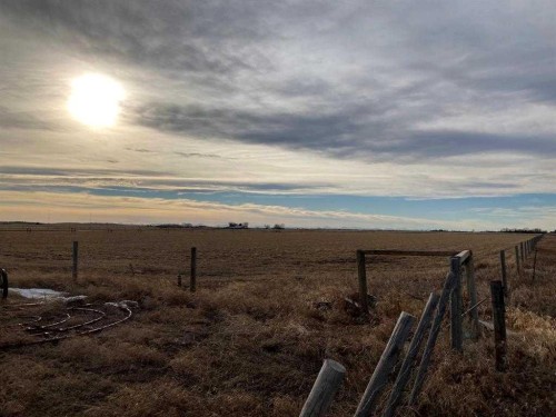 Ne-33-6-20-4 Warner County, Raymond, AB 