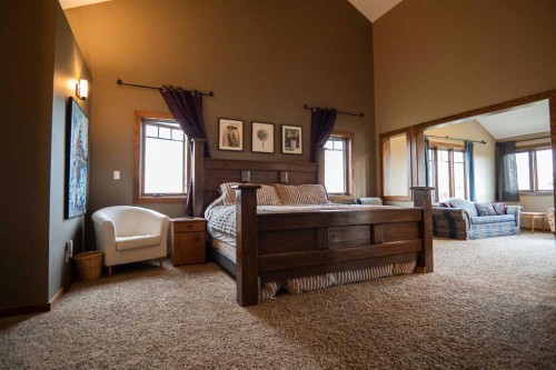 195041 Highway 512, Rural Lethbridge County, AB - Indoor Photo Showing Bedroom