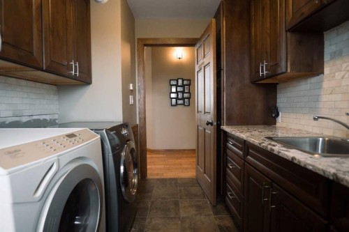 195041 Highway 512, Rural Lethbridge County, AB - Indoor Photo Showing Laundry Room