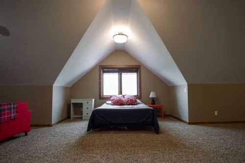 195041 Highway 512, Rural Lethbridge County, AB - Indoor Photo Showing Bedroom