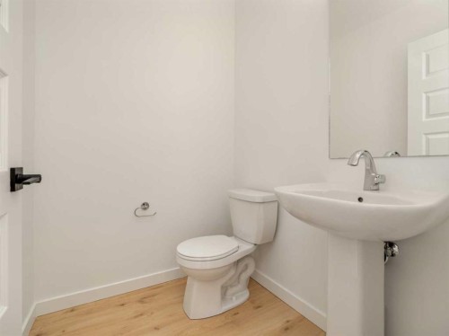 685 Blackwolf Boulevard North, Lethbridge, AB - Indoor Photo Showing Bathroom