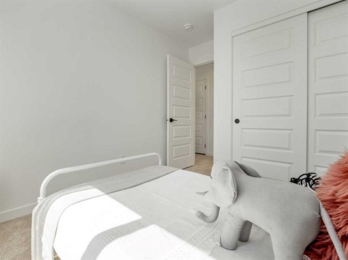 689 Blackwolf Boulevard North, Lethbridge, AB - Indoor Photo Showing Bedroom